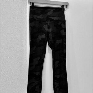lululemon women's camo Align Pant 25" size 6